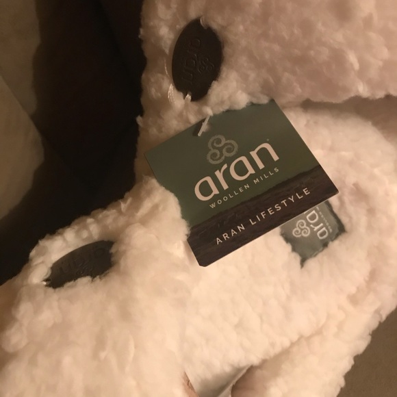 NWT. Aran Unisex Slippers - Picture 7 of 8